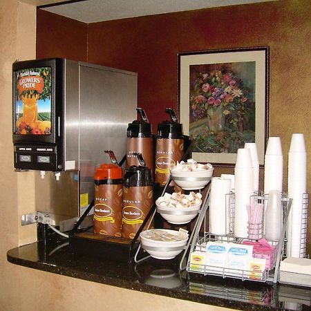 מלון Super 8 By Wyndham Milwaukee Airport מראה חיצוני תמונה