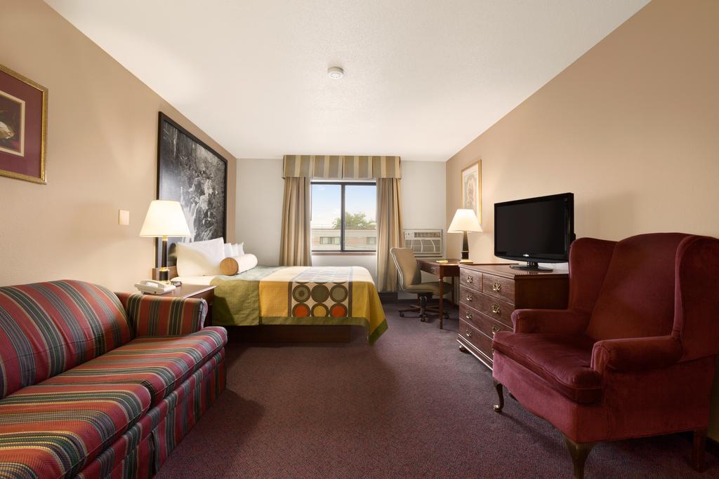 מלון Super 8 By Wyndham Milwaukee Airport חדר תמונה
