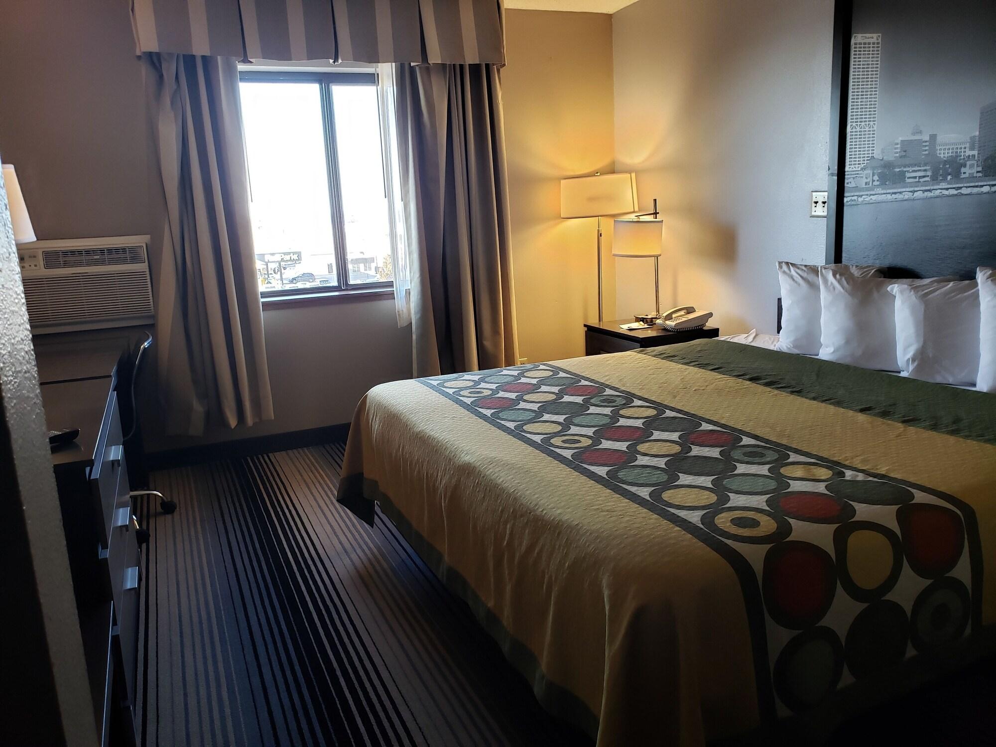 מלון Super 8 By Wyndham Milwaukee Airport מראה חיצוני תמונה