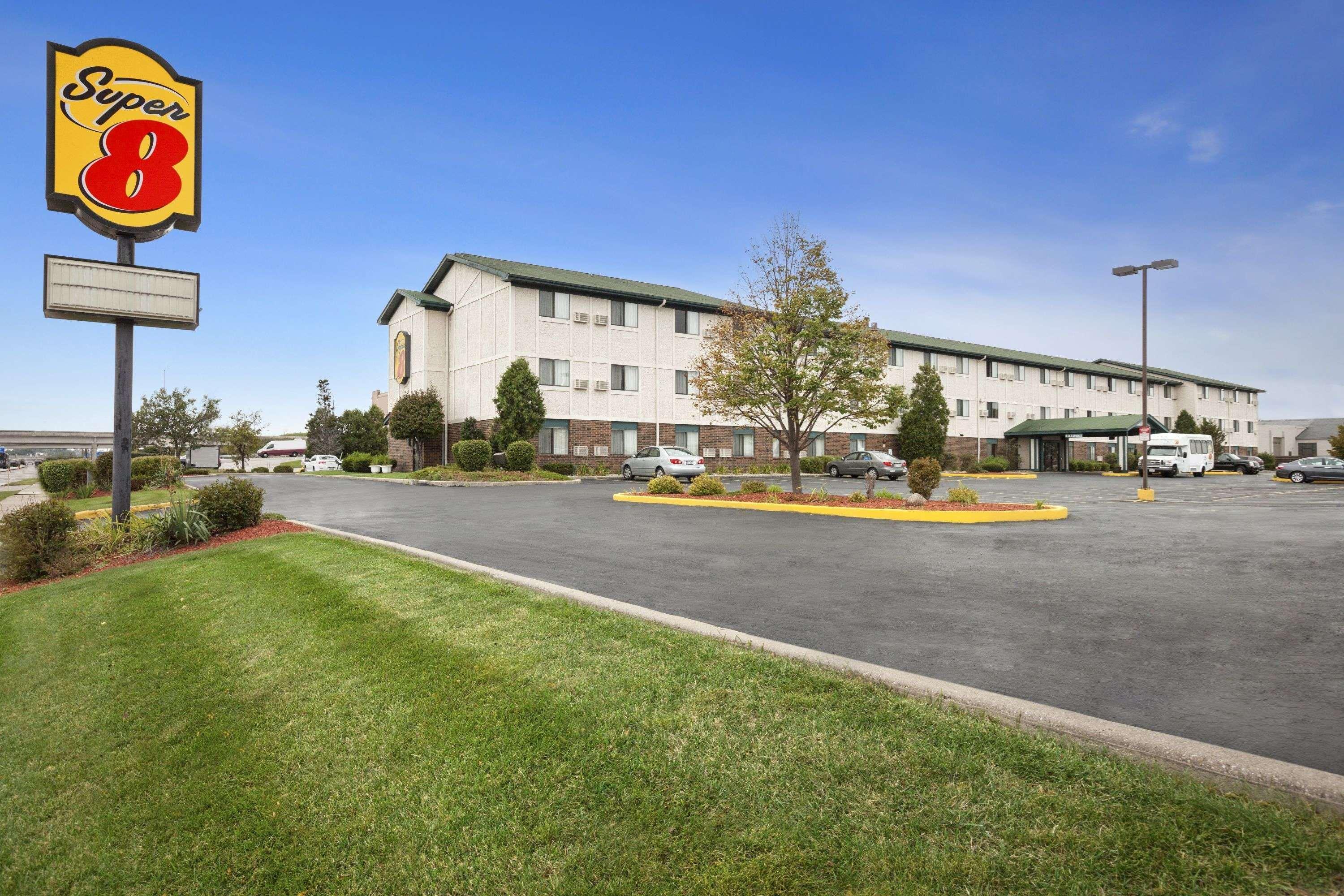 מלון Super 8 By Wyndham Milwaukee Airport מראה חיצוני תמונה