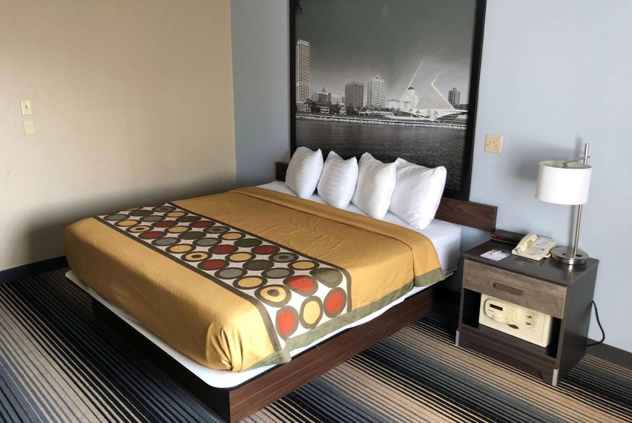 מלון Super 8 By Wyndham Milwaukee Airport מראה חיצוני תמונה