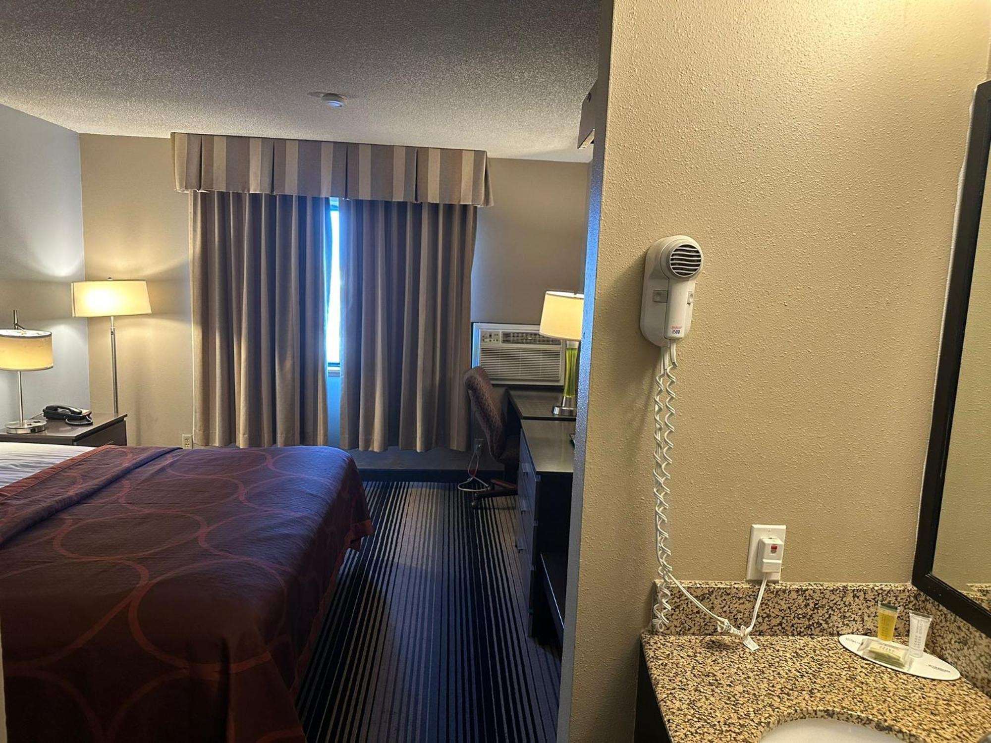 מלון Super 8 By Wyndham Milwaukee Airport מראה חיצוני תמונה