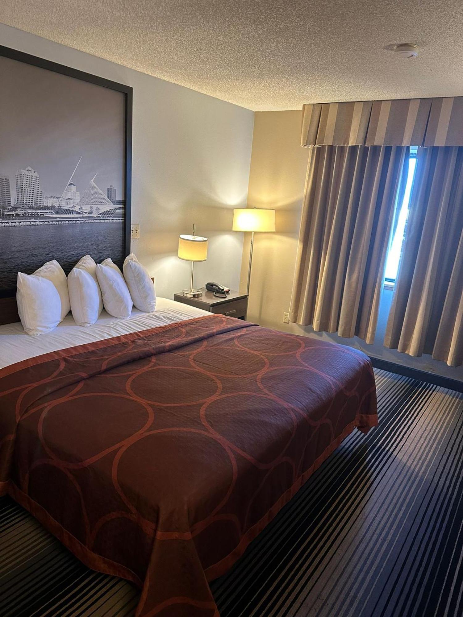 מלון Super 8 By Wyndham Milwaukee Airport מראה חיצוני תמונה