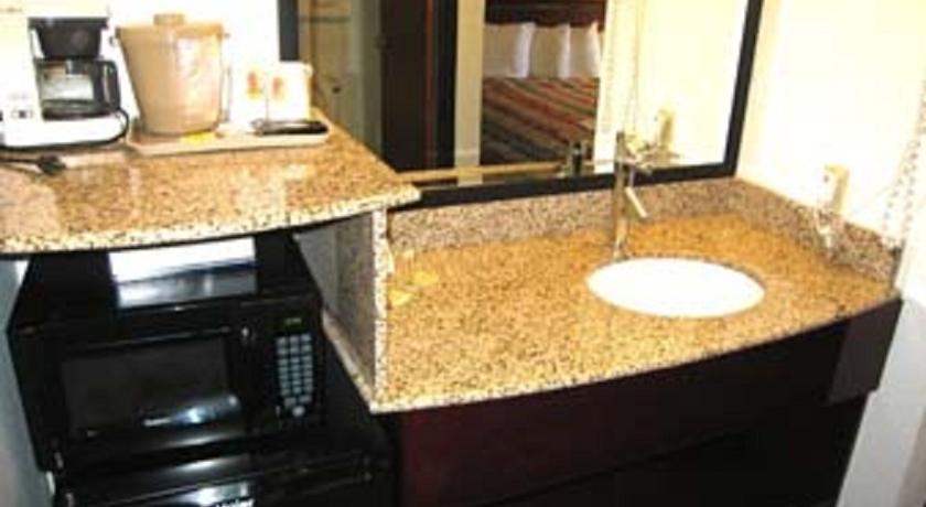 מלון Super 8 By Wyndham Milwaukee Airport חדר תמונה