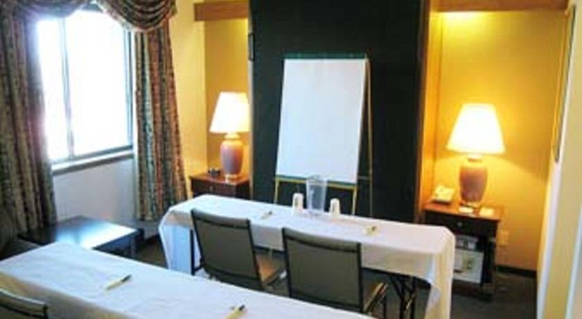 מלון Super 8 By Wyndham Milwaukee Airport מתקנים תמונה
