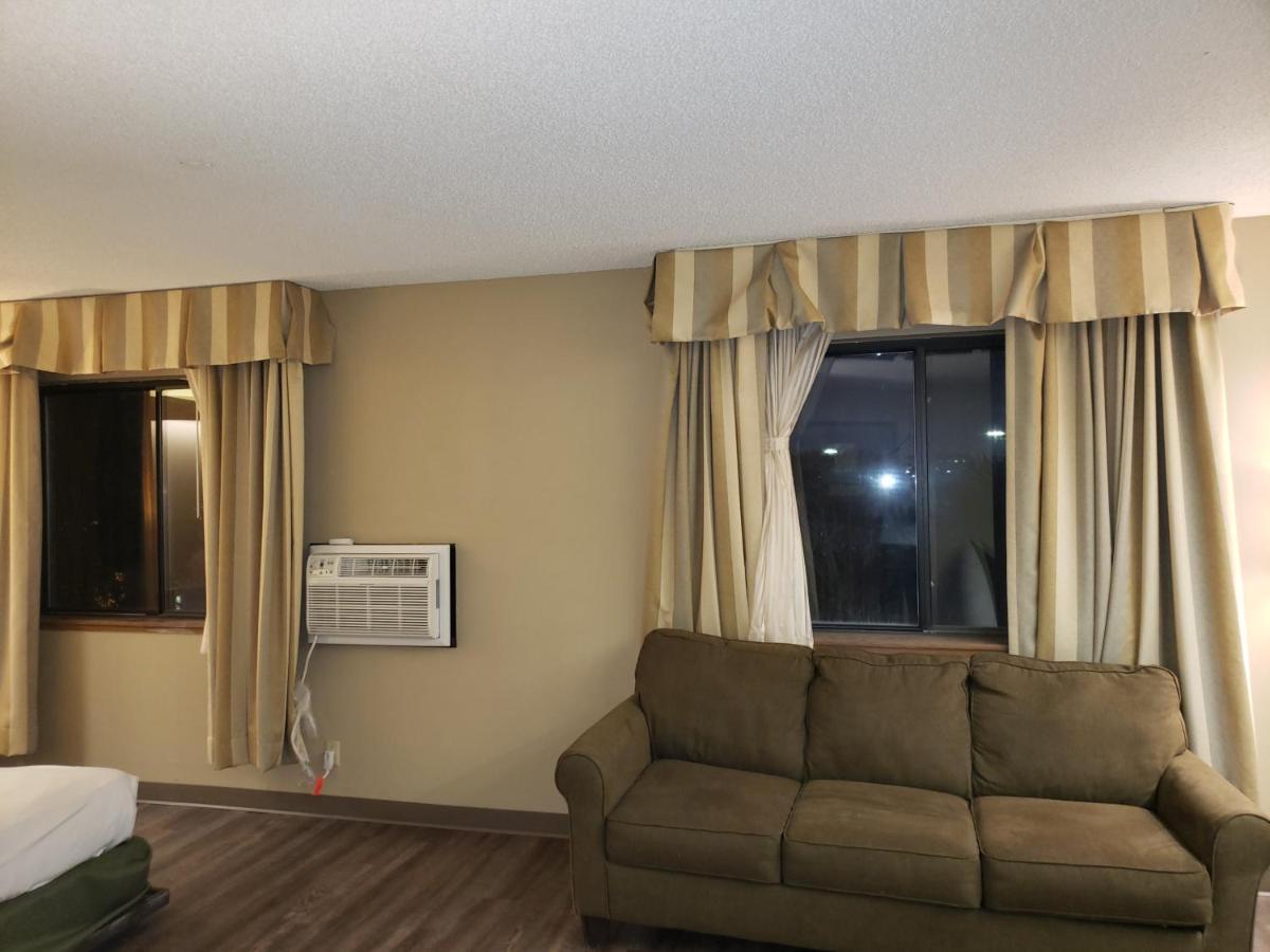 מלון Super 8 By Wyndham Milwaukee Airport מראה חיצוני תמונה